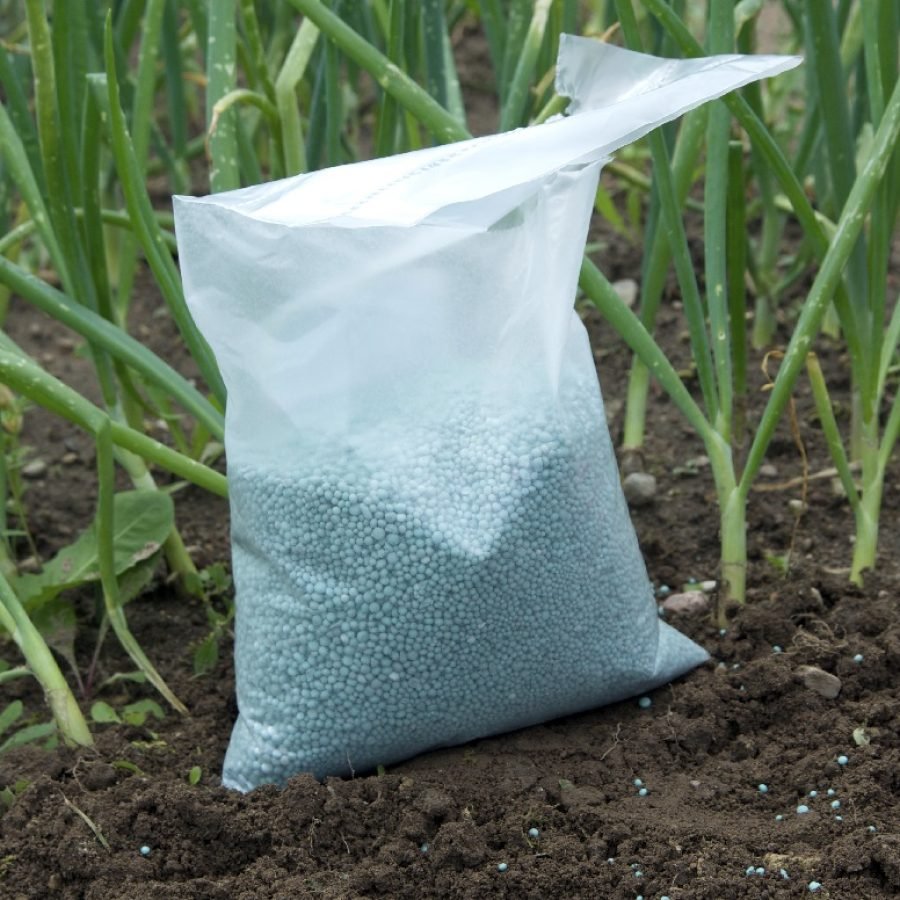 A-bag-of-fertilizer-in-the-field-1